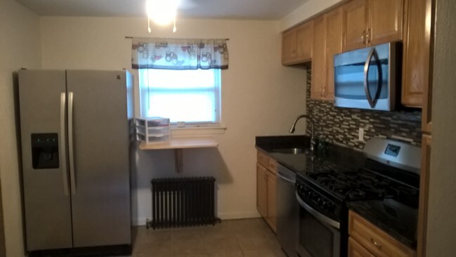 Kitchen - 1000 Hartman St