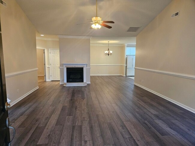 Foto del edificio - 6607 Earnhardt Dr