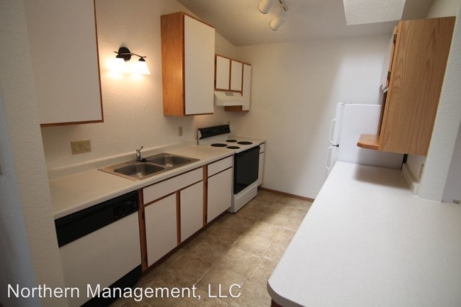 Building Photo - 2114-2210 Meadowland Dr