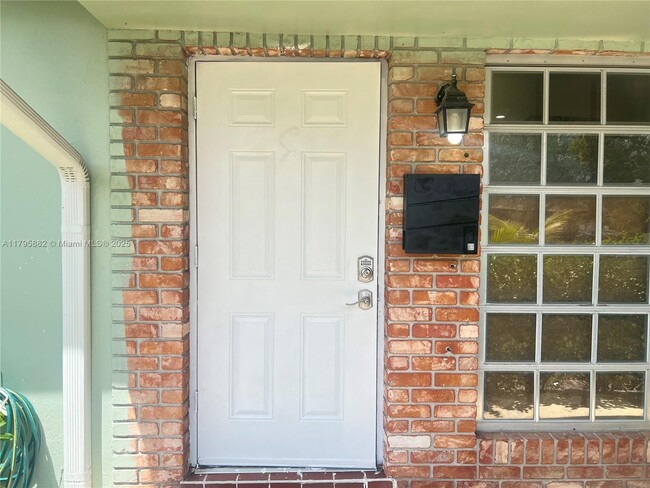 Building Photo - 4120 Woodside Dr