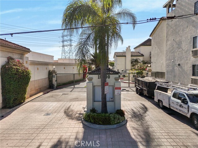 Building Photo - 15000 Downey Ave