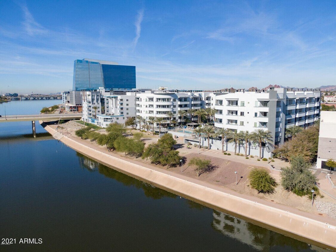 Primary Photo - 945 E Playa Del Norte Dr