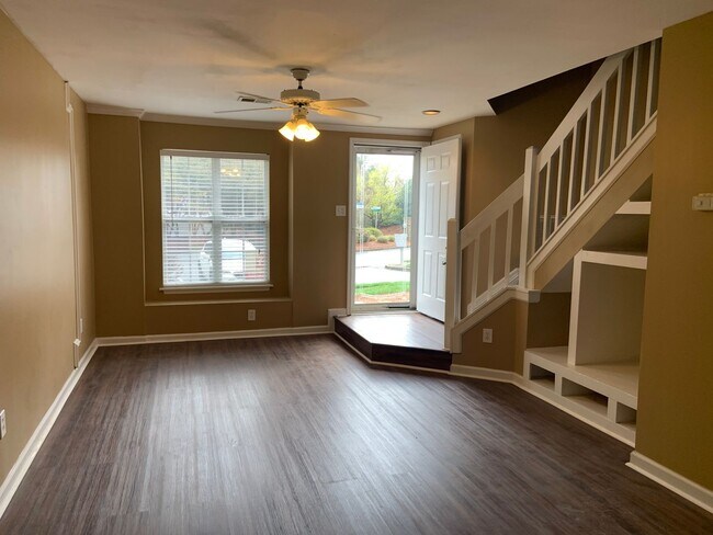 Building Photo - 2 bedroom townhome in Chelsea Commons
