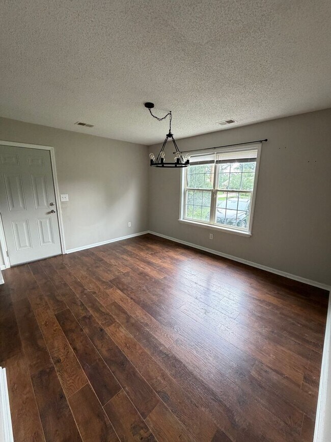 Foto del edificio - 1341 E Cannon Ave