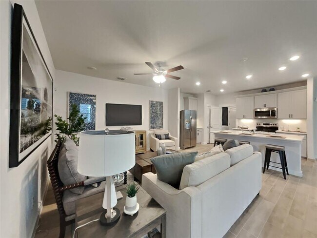 Building Photo - 892 Casina Cir