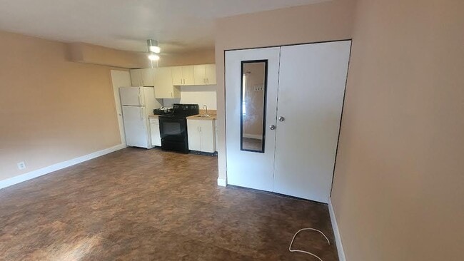 Building Photo - 302 N E St