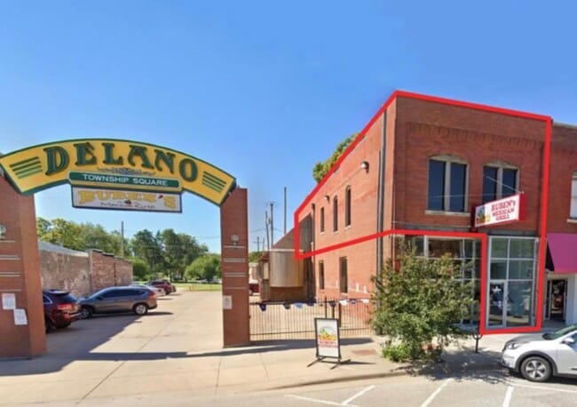 Building Photo - 915 1/2 W Douglas Ave