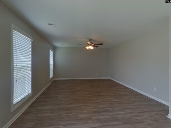 Foto del edificio - 831 Dovefield Ln
