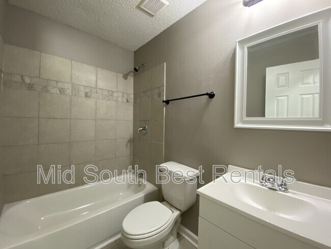 Foto del edificio - 5008 Greenbranch Cove