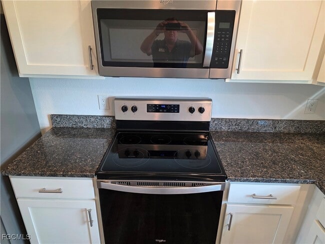 Building Photo - 131 Carousel Ave