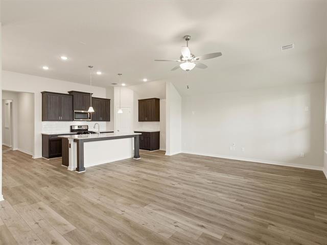 Foto del edificio - 7001 Mapleshade Way
