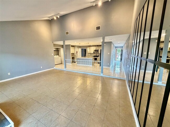 Building Photo - 3203 Silverside Dr