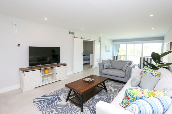 Building Photo - ***NEWLY RENOVATED***2 BEDS/2 BATHS***PARK...