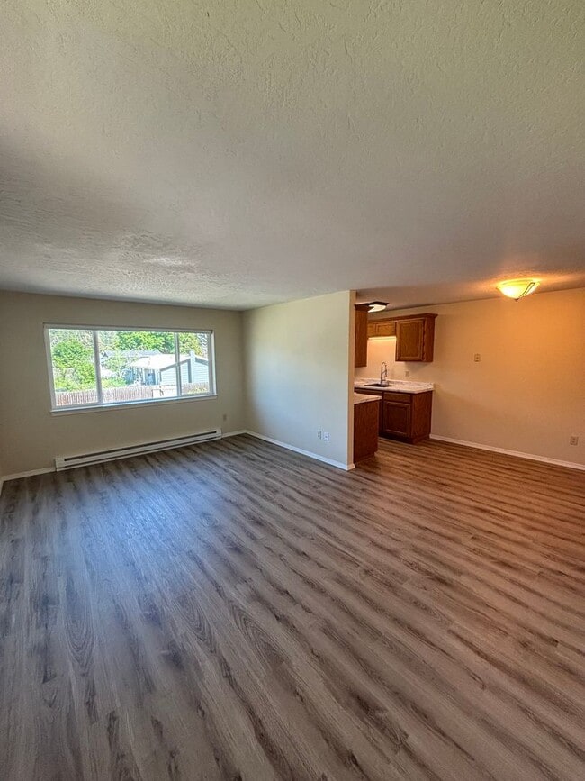 Building Photo - 13th St Townhome