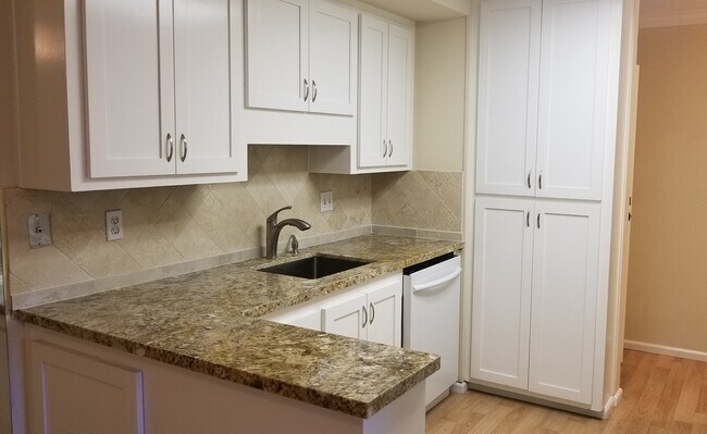 Building Photo - 1750 Halford Ave