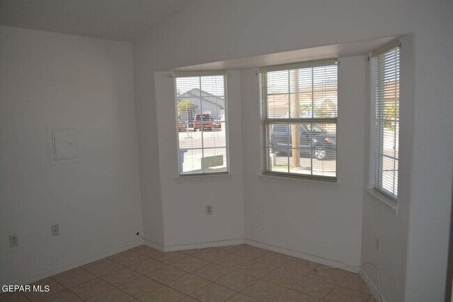 Building Photo - 10044 Wapiti St