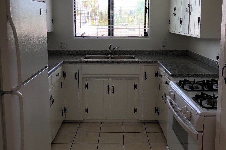 Kitchen - 5937 1/2 Buffalo Ave