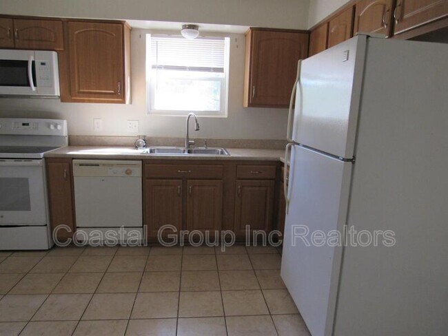 Building Photo - 800 St Denis Ct
