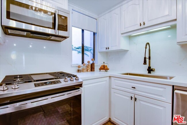 Foto del edificio - 1909 Pelham Ave