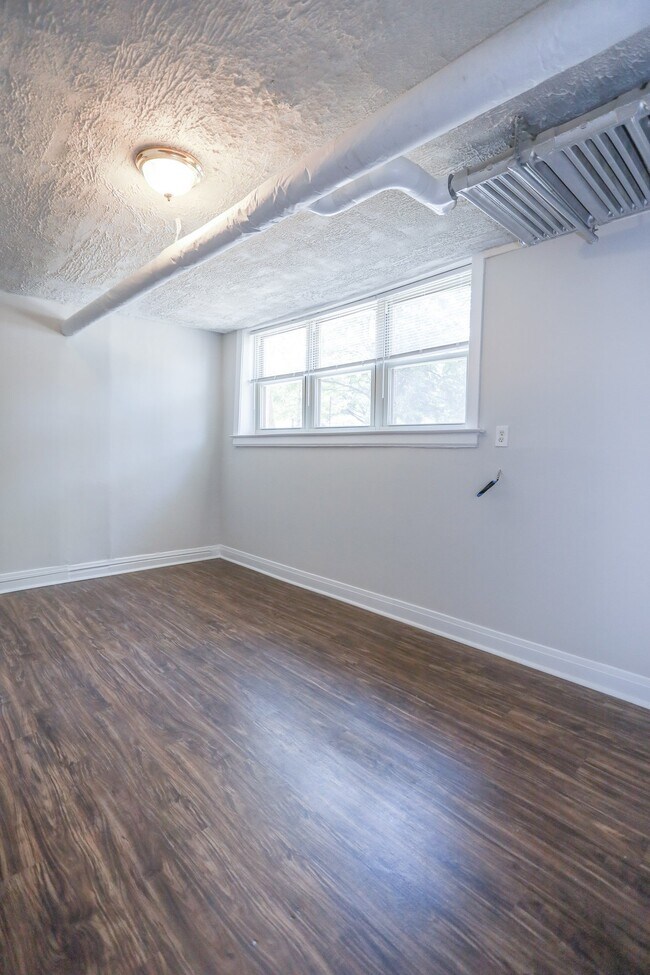 Foto del edificio - 4649 N Manor Ave