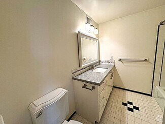 Building Photo - 304 3rd St