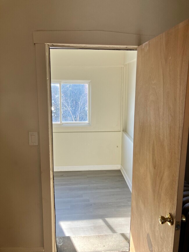 Storage/Den - 4319 W Monroe St