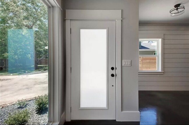Foto del edificio - 902 Taulbee Ln