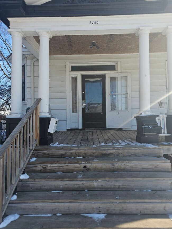 Foto del edificio - 2109 Roosevelt St