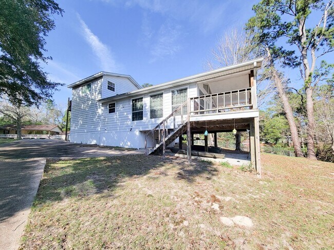 Foto del edificio - Escape to your updated 3-bed, 2-bath oasis in Goodrich, TX, featuring modern finishes, an open la...