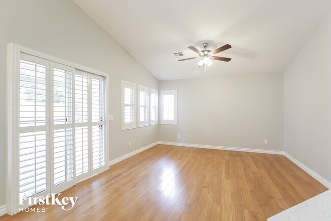 Foto del edificio - 5328 Corbett St