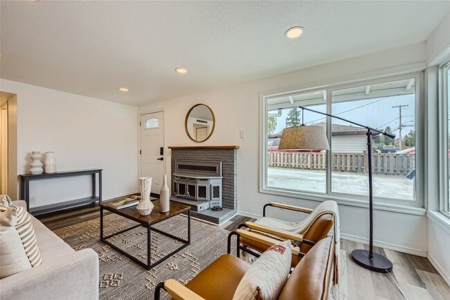 Building Photo - Beautifully Updated 4-Bedroom Home