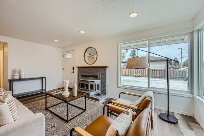 Foto del edificio - Beautifully Updated 4-Bedroom Home
