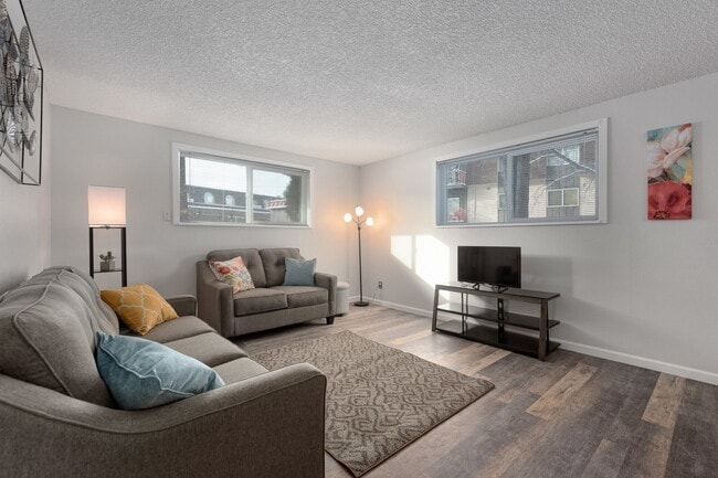 2 Bedroom 1 Bath Condo Near Rosamond Park - 2 Bedroom 1 Bath Condo Near Rosamond Park