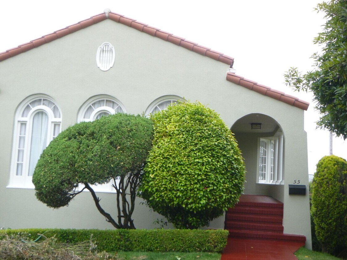 Primary Photo - 3 BEDROOM HOUSE WITH UTILTIES INCLUDED IN ...