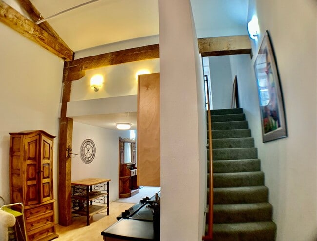Building Photo - 12 Month Lease Term: Furnished 1BR Loft-st...