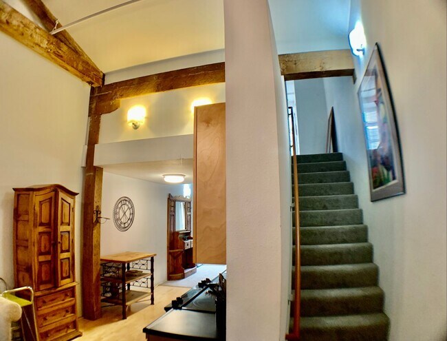 Foto del edificio - 12 Month Lease Term: Furnished 1BR Loft-st...