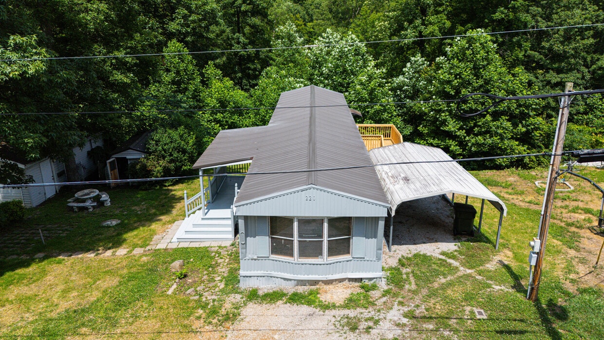 Primary Photo - 220 Lakeshore Dr