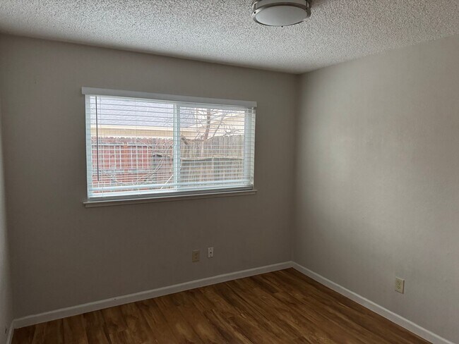 Building Photo - 4014-4016 Tresler Avenue