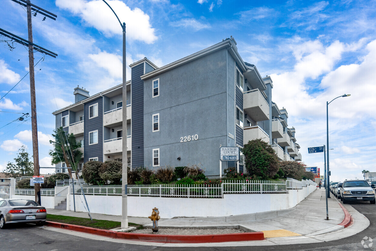 Primary Photo - Harbor Court Apartments