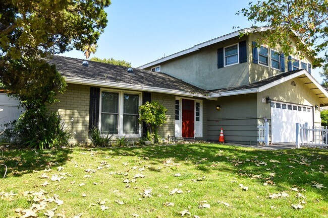 Building Photo - Large Home in North Orange