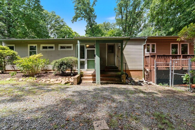 Building Photo - Spacious Mid Century Modern Arlington Home | Prime Location Near Clarendon & Metro