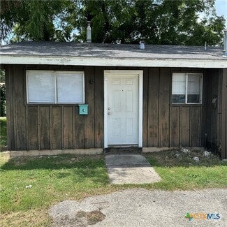 Building Photo - 1239 N LBJ Dr