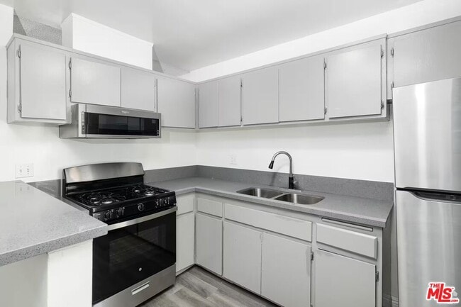 Foto del edificio - 1208 W Adams Blvd