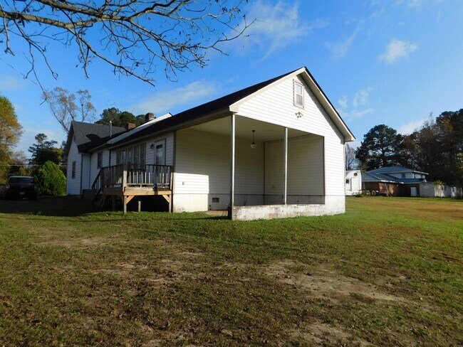 Building Photo - 1366 Old Mt Olive Hwy