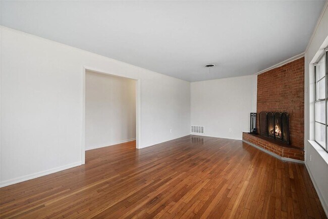 Building Photo - 904 Neans Dr