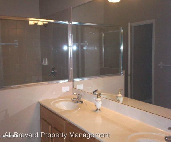 Building Photo - 1015 Venetian Dr