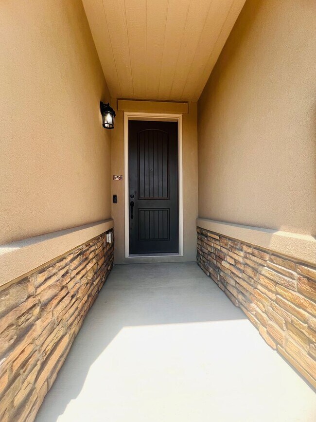 Foto del edificio - Don't miss the opportunity to make this wonderful house your next home.