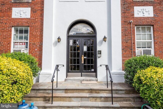 Building Photo - 1711 35th St NW