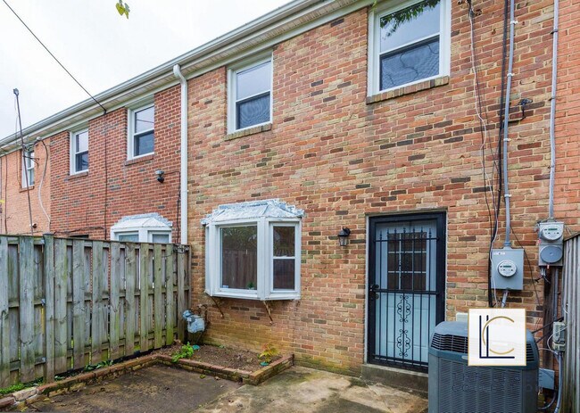 Foto del edificio - 5109 Clacton Ave