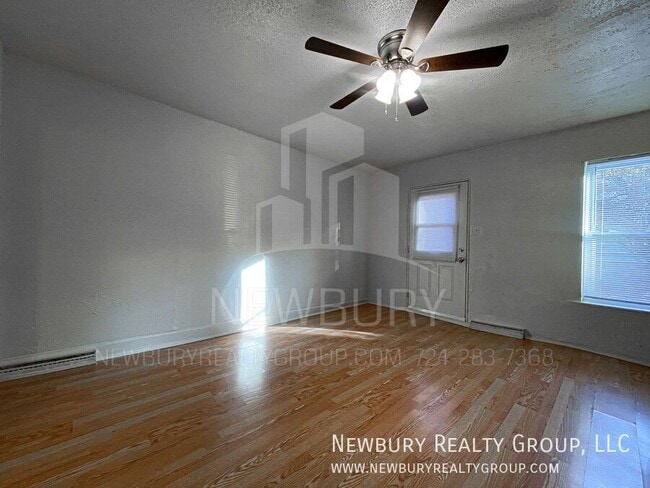 Building Photo - 33 Hickory St